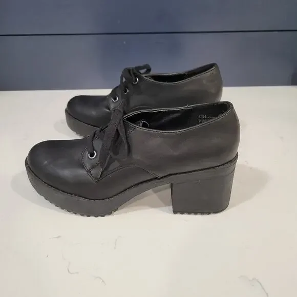 Wanted Breakout Oxford 90's Y2K Style Lug Heel Platform Size 9 - Picture 3 of 12